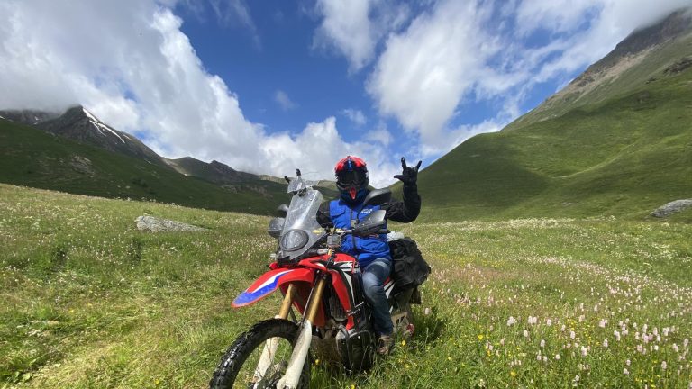 Recorridos en Moto por Benasque y el Pirineo: Rutas y Consejos