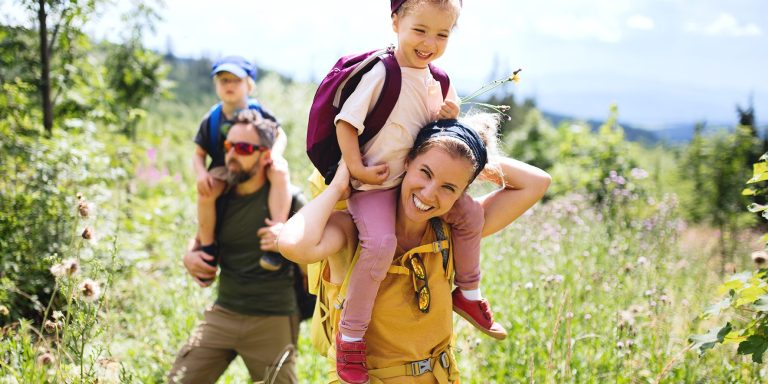 Trekking en familia: Las mejores rutas fáciles en Benasque