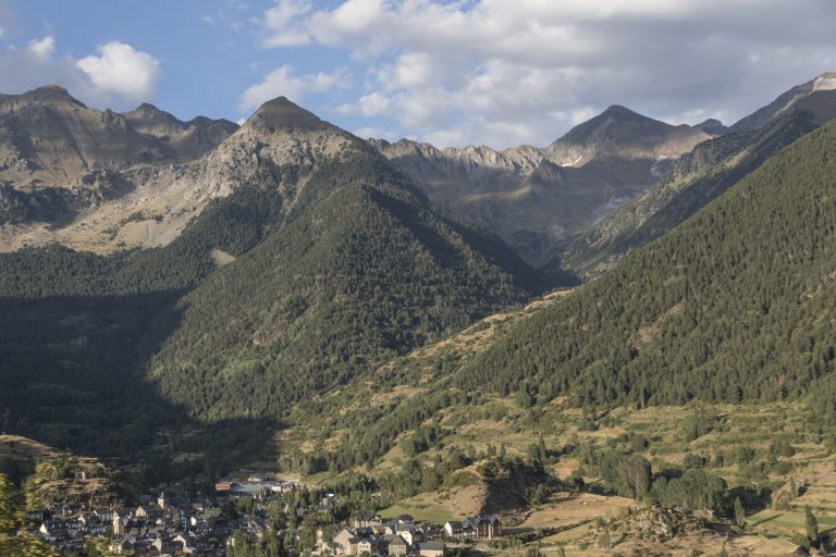 ¿Qué tener en cuenta al reservar en temporada alta en Benasque?